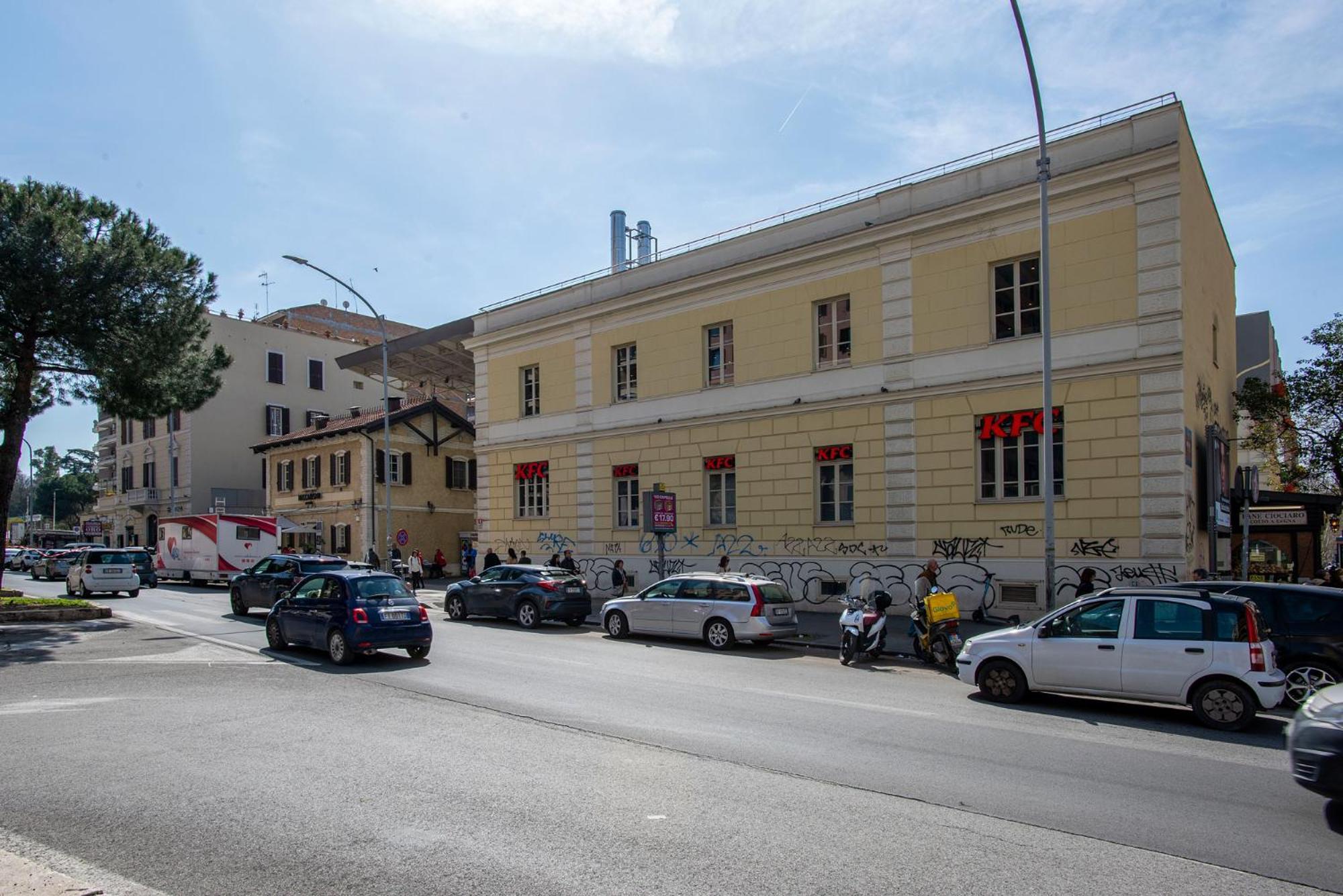 Elegant 1bdr Front The Subway Furio Camillo *