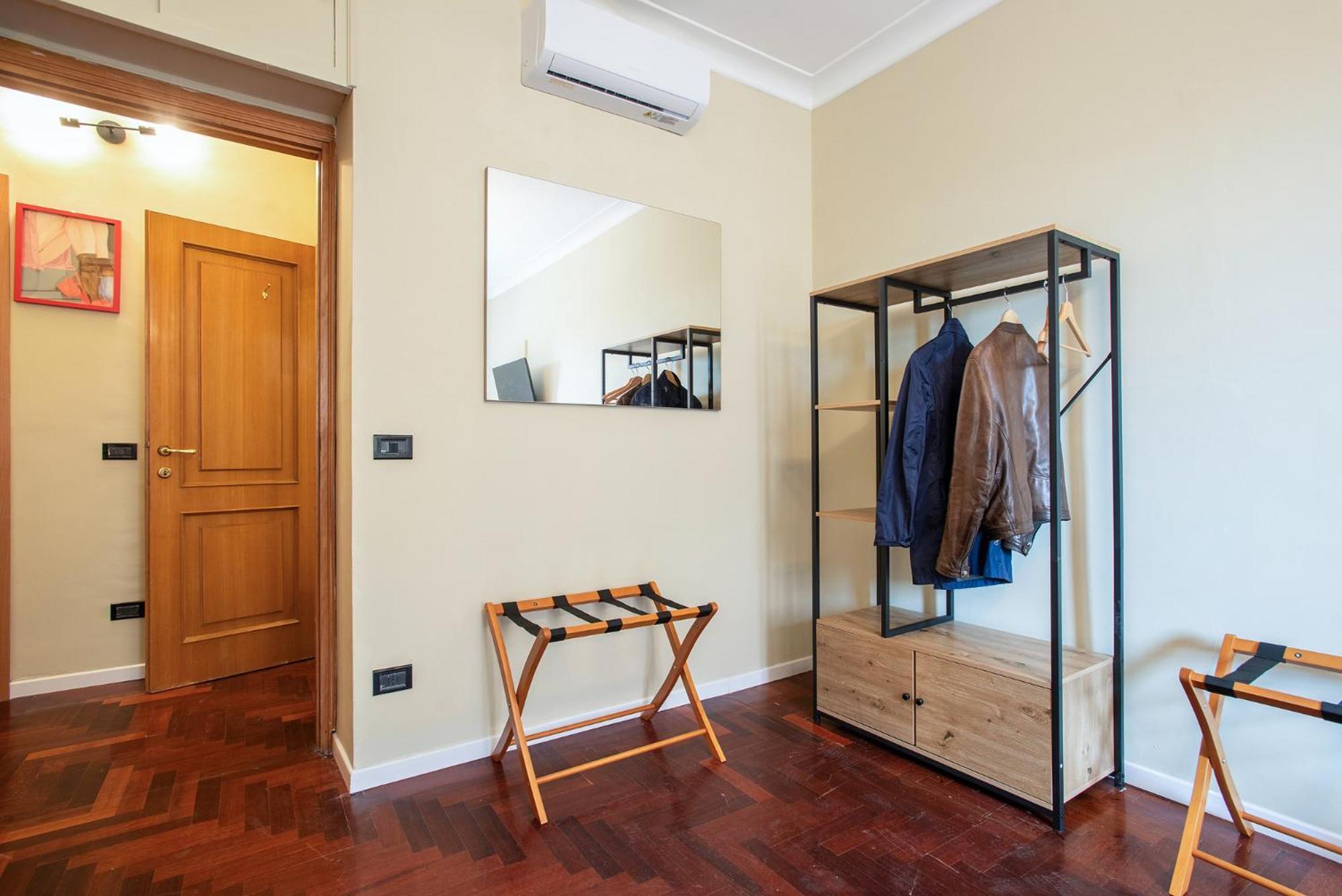 Apartment Elegant 1bdr Front The Subway Furio Camillo