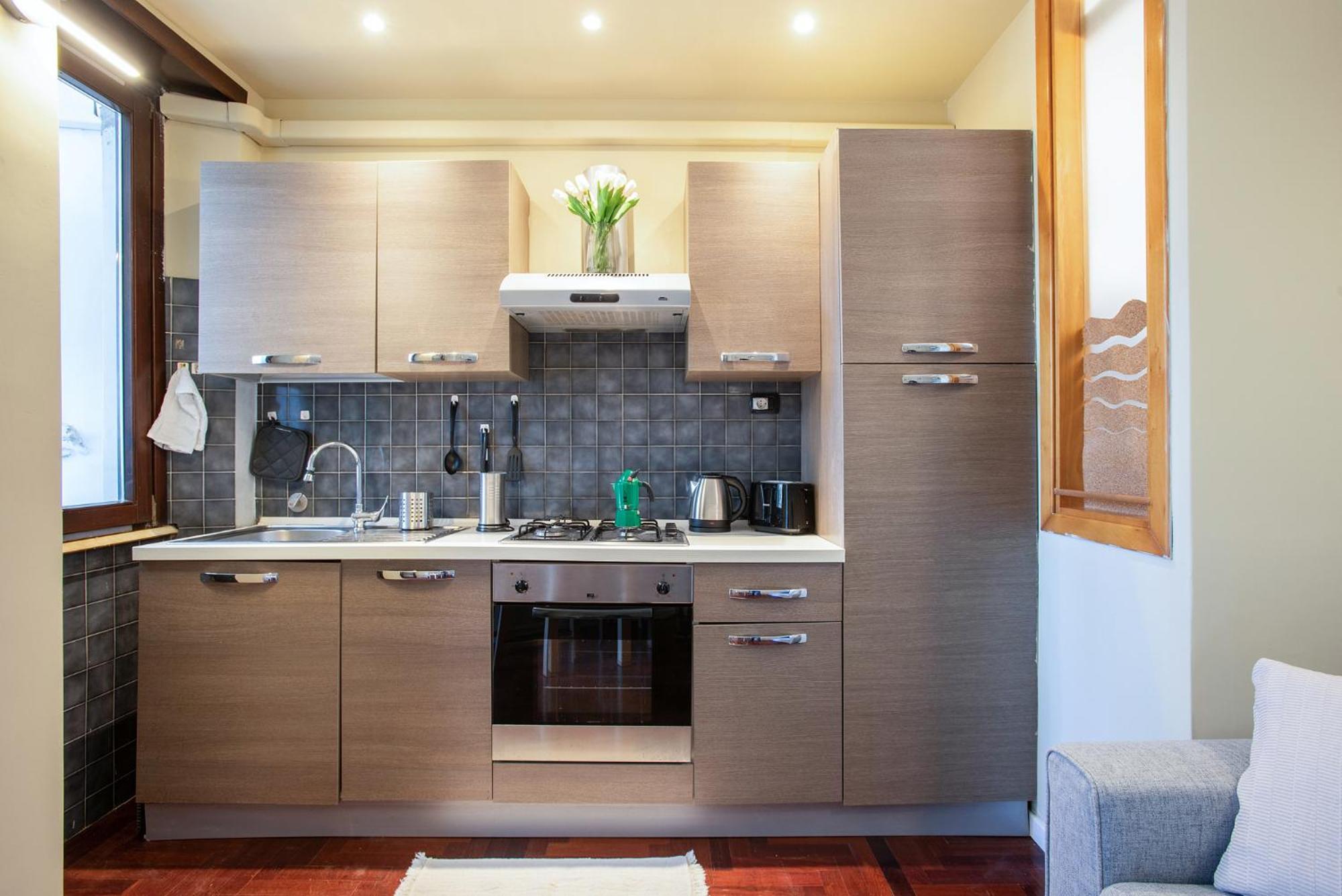 Elegant 1bdr Front The Subway Furio Camillo Apartment