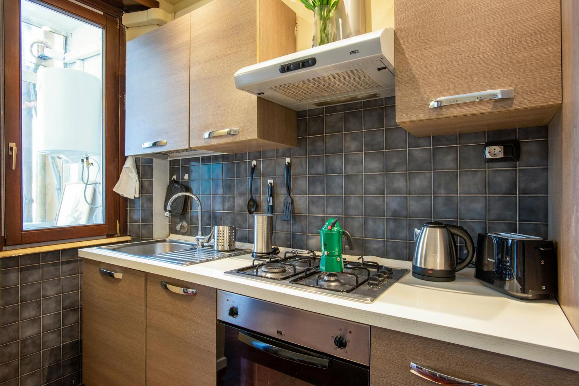Elegant 1bdr Front The Subway Furio Camillo Apartment