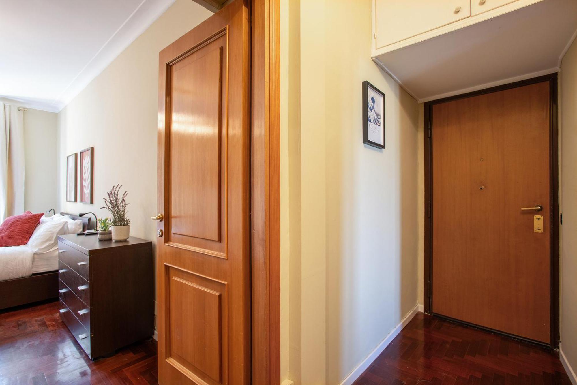 Apartment Elegant 1bdr Front The Subway Furio Camillo *